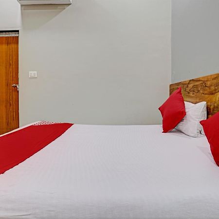 Oyo Flagship Hotel 9 Surat Eksteriør bilde