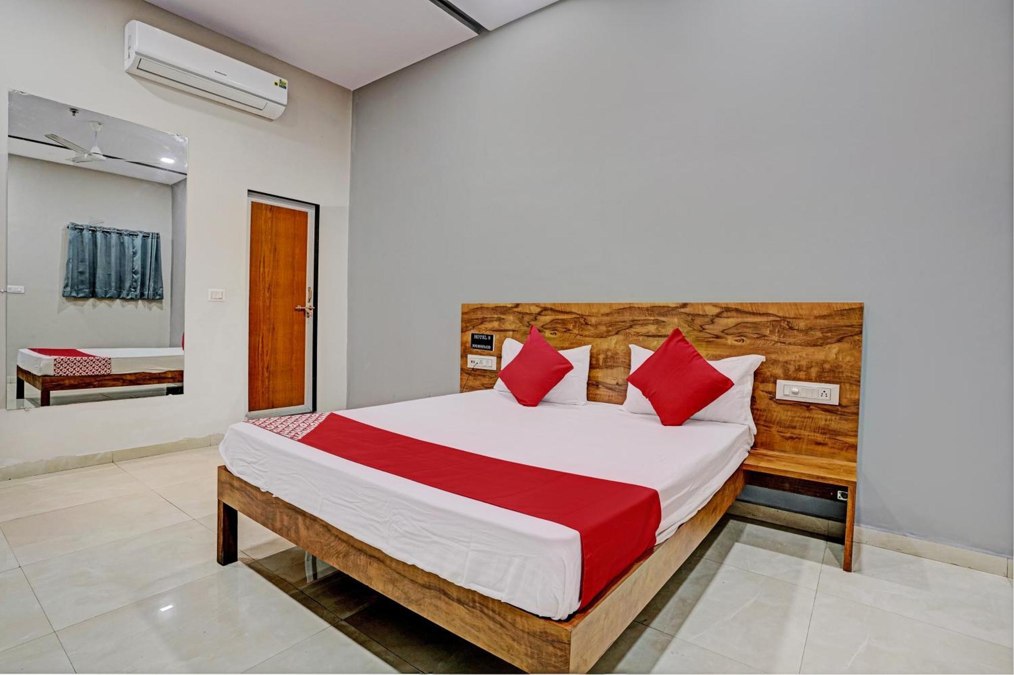 Oyo Flagship Hotel 9 Surat Eksteriør bilde