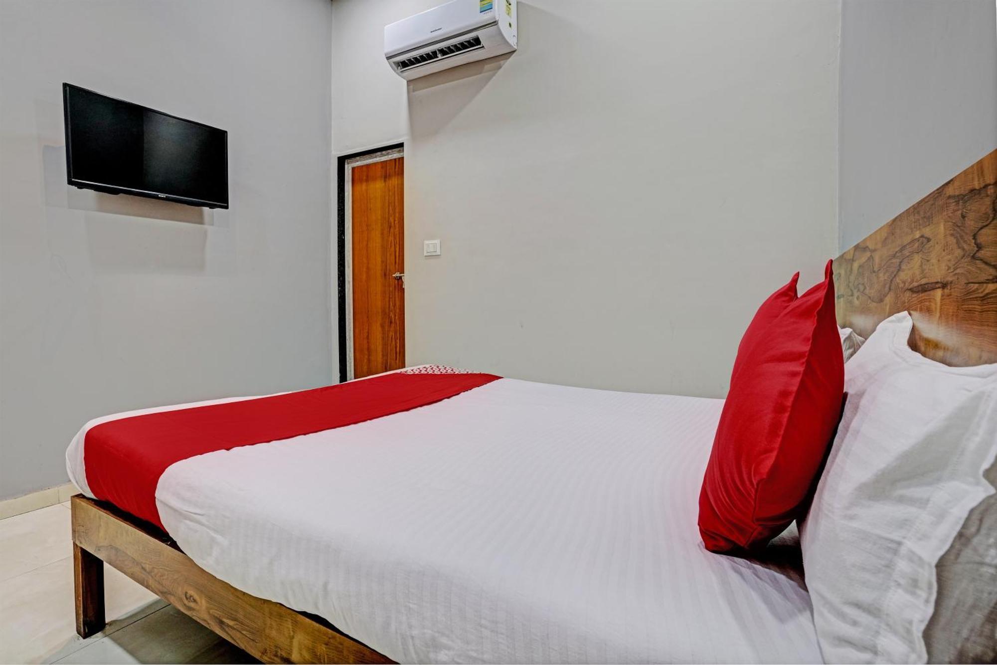 Oyo Flagship Hotel 9 Surat Eksteriør bilde