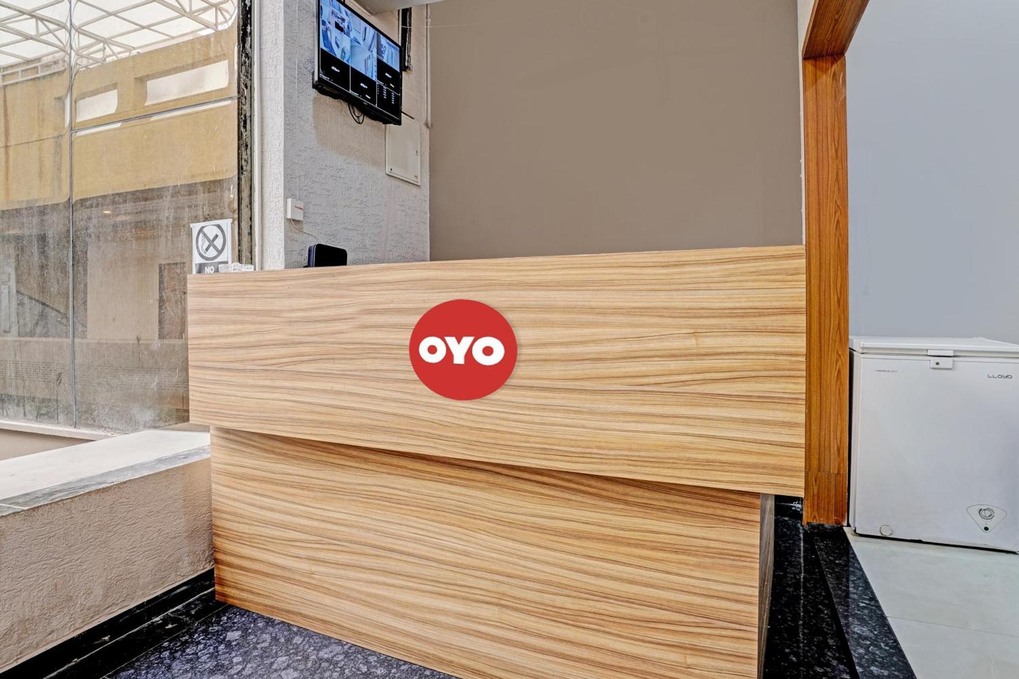 Oyo Flagship Hotel 9 Surat Eksteriør bilde